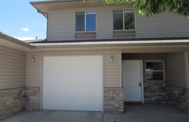 Bright 2 bed 2 1/4 bath Town Home photos photos