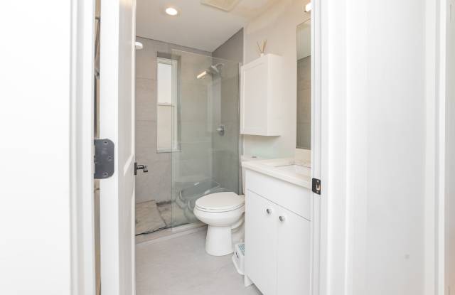 928 W 31st Pl Gallery 2