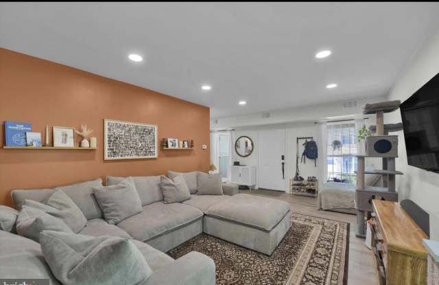406 MIDDLETON Place Gallery 2