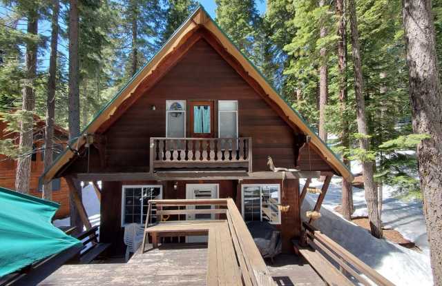 LONG-TERM RENTAL: Great Cedar Flat Home with Carport  Gas Fireplace! photos photos