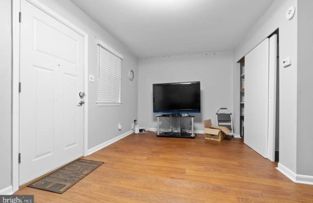 1225 W DIAMOND Street Gallery 3