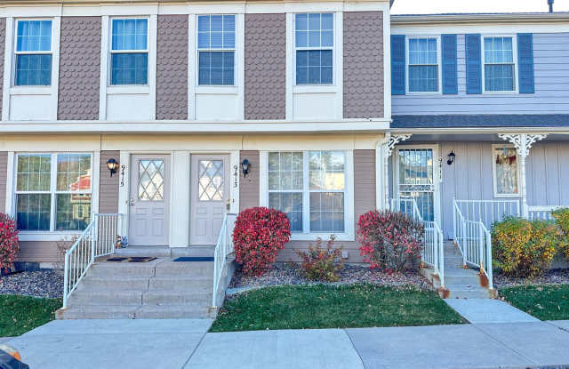Beautiful TownHome Near Chatfield Reservoir - 9413 West Ontario Drive, Ken Caryl, CO 80128
