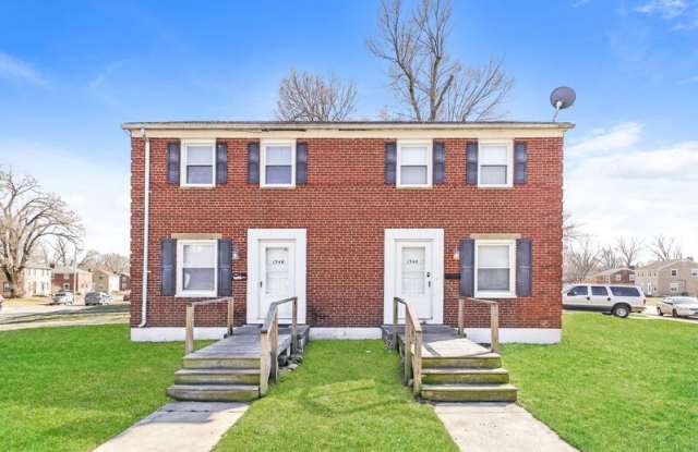 1344-1346 Cedarview WDr photos photos