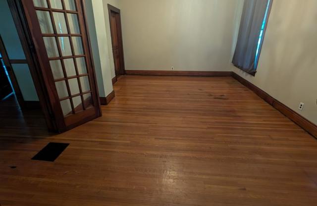 2 bed 1 bath 1st floor apartment Gallery 1