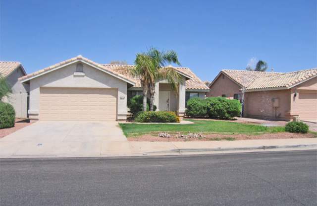 Great 4 bedroom 2 bathroom single level home near freeway and shopping! photos photos