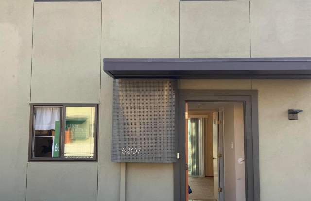 6207 Admiralty Lane - 1 Gallery 4