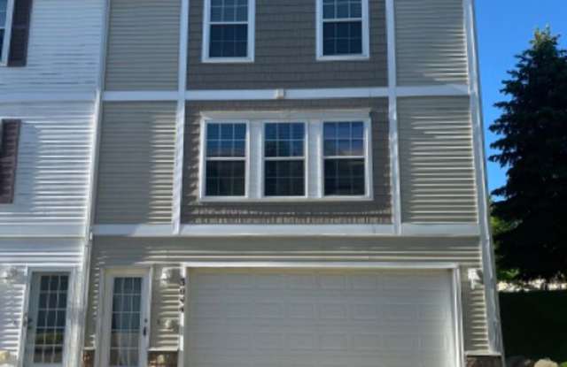 Townhouse For Rent - 3044 SW Sharmin Ln Ankeny photos photos