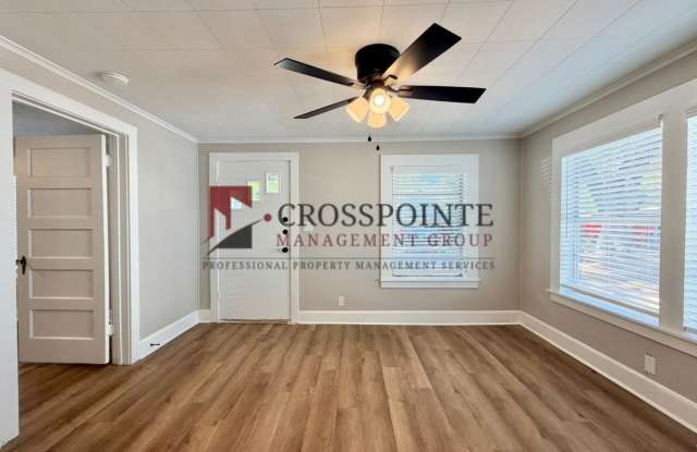 Charming 2 Bedroom Home with Spacious Sunroom! Gallery 4