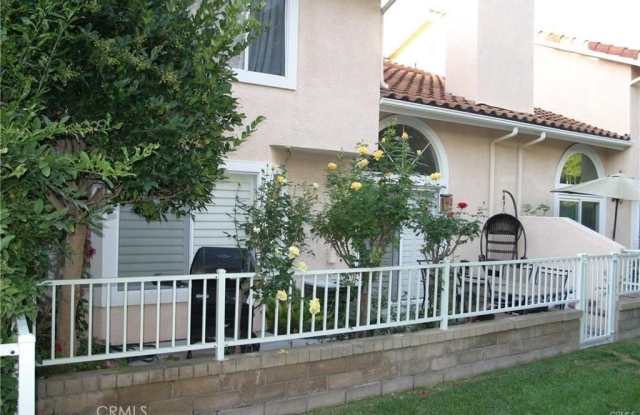 27406 Hyatt Court Gallery 2