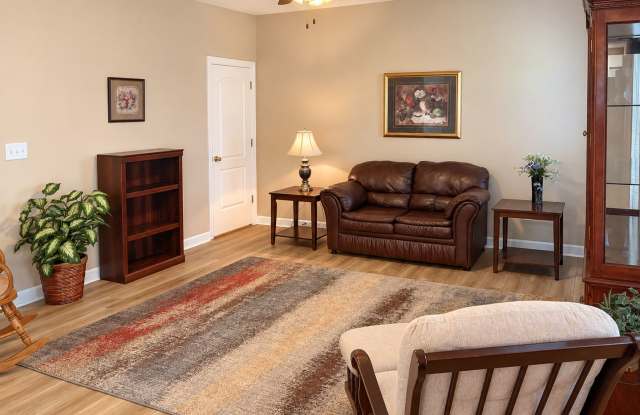 Spacious Furnished 4BR/3BA – Garage + Fenced Yard Gallery 3