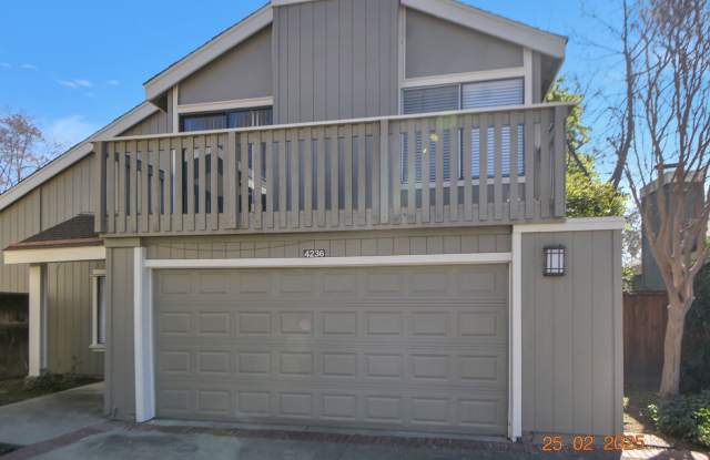 4 Bedroom house with Community Pool! photos photos