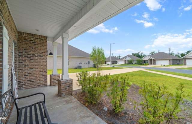 Spacious 5-Bedroom Home + Separate Office in Lynn Haven! Gallery 4