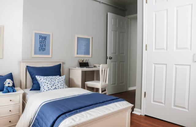 Lovell Apartments Gallery 4