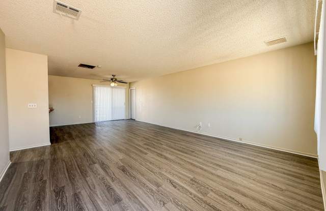 3 bedroom Home on 2 Acres Gallery 4