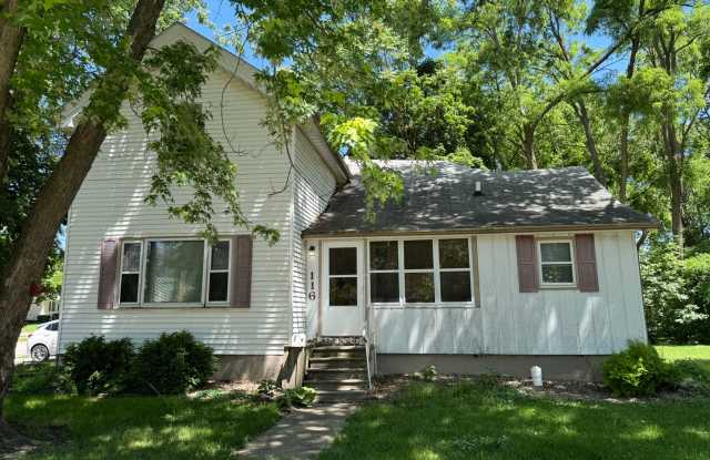 Charming 3 bedroom - 2 bath house in Normal photos photos