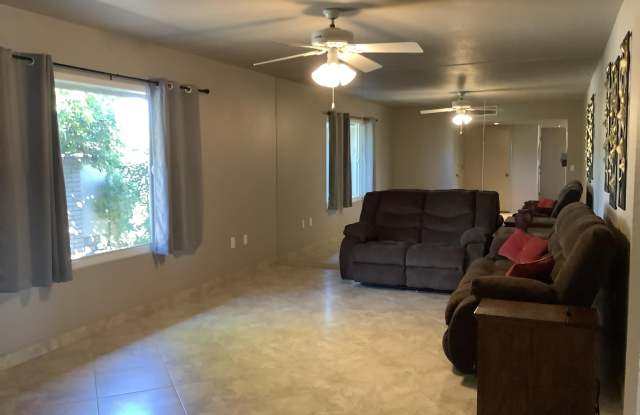15219 N RIDGEVIEW Road Gallery 2