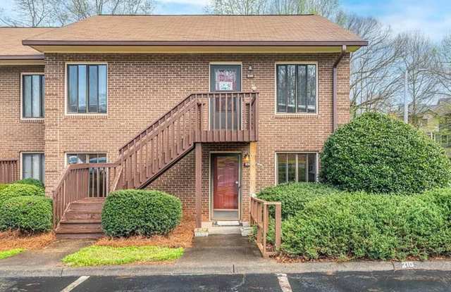 Great 2 Bedroom Available End Of July photos photos