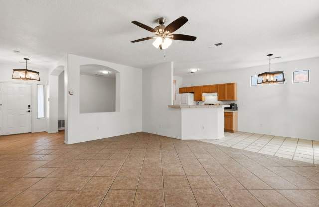 NW Heights 3 Bedroom 2 Bathroom 2 Car Garage Gallery 3