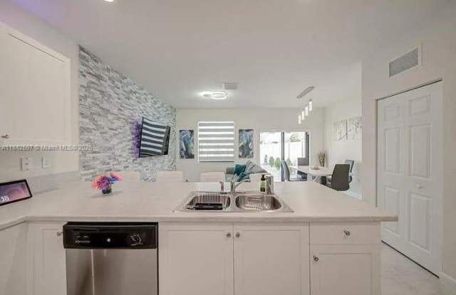 3371 W 106th Terrace 0, Hialeah, FL 33018 photos photos