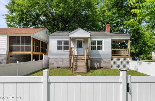 2402 Oaks Road photos photos