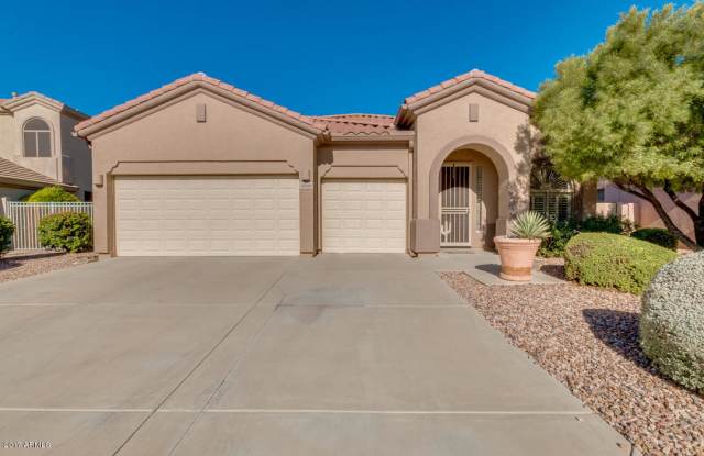 Gated and on the golf course in Goodyear! - 2049 North 135th Drive, Goodyear, AZ 85395