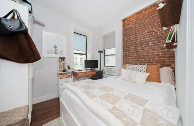 798 Ninth Avenue Gallery 4