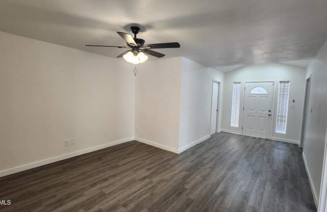 8926 N 55TH Avenue Gallery 2