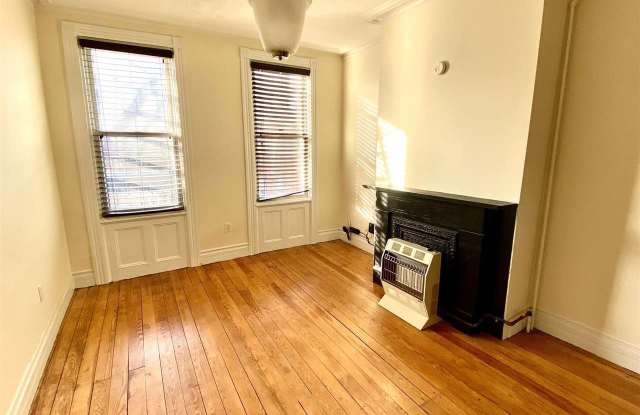 492 MONMOUTH ST Gallery 3
