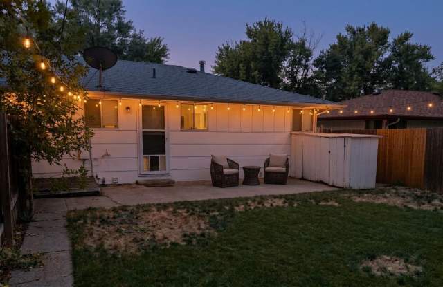 First 2 Weeks of October, FREE Rent! 2 Bedroom Ranch Duplex Near Downtown Loveland! Quiet neighborhood with Fenced Private Yard! Gallery 4