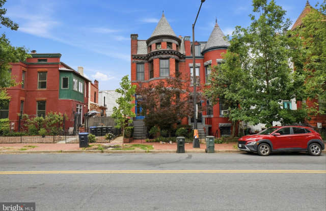 210 8TH Street SE Gallery 2