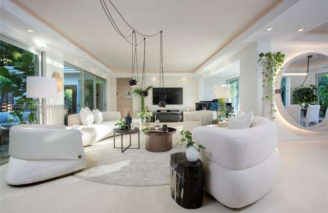 2840 Flamingo Drive Gallery 2