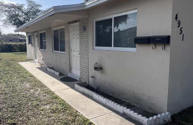 4951 SW 28th Terrace unit: 1 photos photos 4951 SW 28th Terrace unit: 1 photos photos