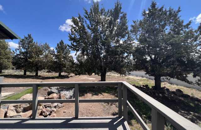 CHECK OUT THIS BEAUTIFUL HOME NEAR TUMALO ON 2 ACRES OF LAND!! Gallery 1