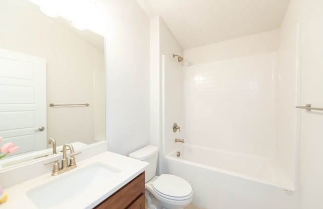 $400 RENT CREDIT 1ST MONTH'S RENT!! Gallery 4