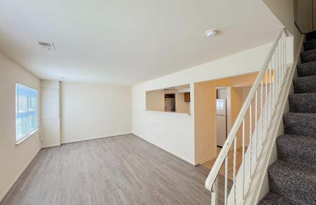 8632 WALUTES Circle Gallery 2