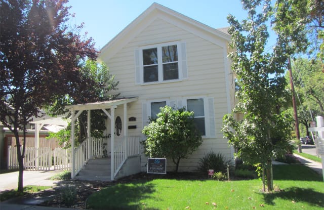 205 Johnson St - 2 photos photos