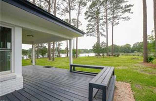 4 BED/3 BATH LOCATED IN A WATERFRONT COMMUNITY! photos photos