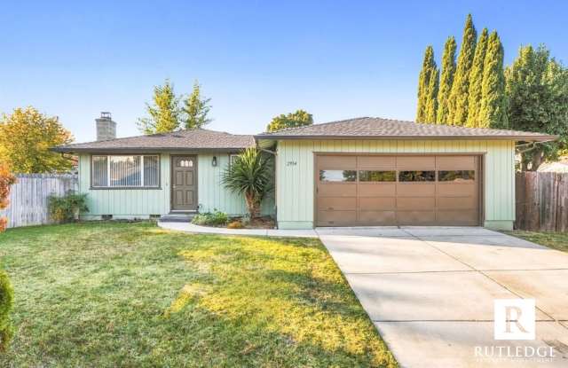 Newly Updated 3 Bed / 2 Bath Home in East Medford with Large Fenced Backyard! Gallery 1