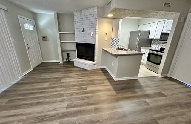 El Dorado Trace Condominium - 260 El Dorado Boulevard, Houston, TX 77598