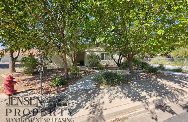 Down Town 2 Bedroom Apartment for rent- Utilities and WIFI included! Gallery 4