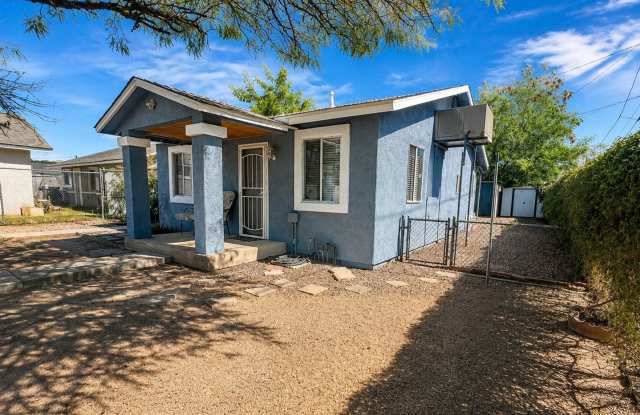 1 Month FREE with 1 Year Lease - Move-In Ready 2 Bed Phoenix Home | Minutes to Airport, ASU, Tempe & Scottsdale | Short & Long-Term Leases Welcome Gallery 4