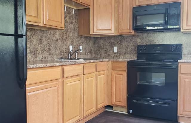 482 Essex St. - 3 - 482 Essex St, Dover-Foxcroft, ME 04426