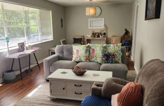 3052 Woodside Drive Gallery 3