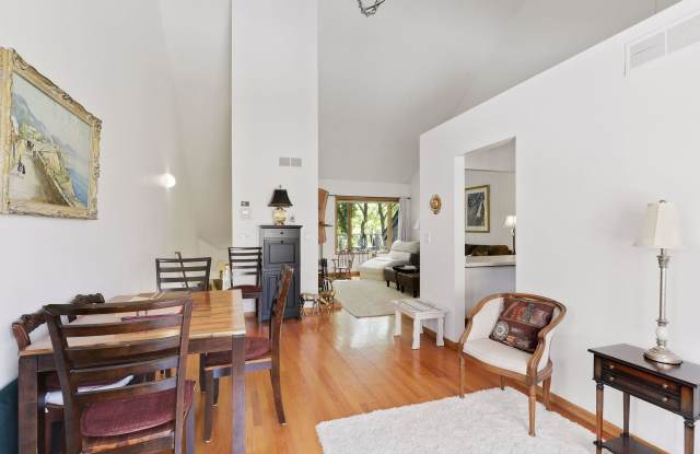 2858 Kenwood Isles Drive Gallery 4