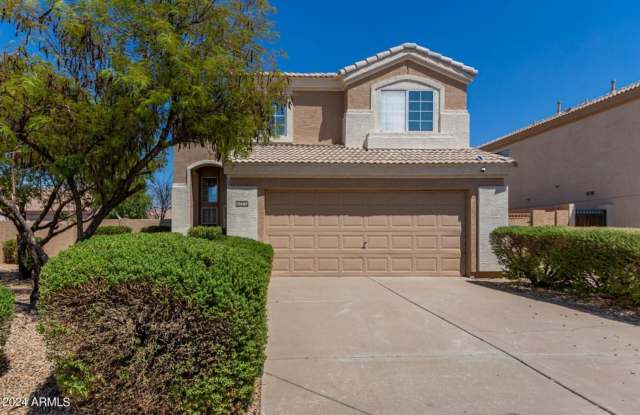 Charming 4 bedroom home in Goodyear! - 13687 West Desert Flower Drive, Goodyear, AZ 85395