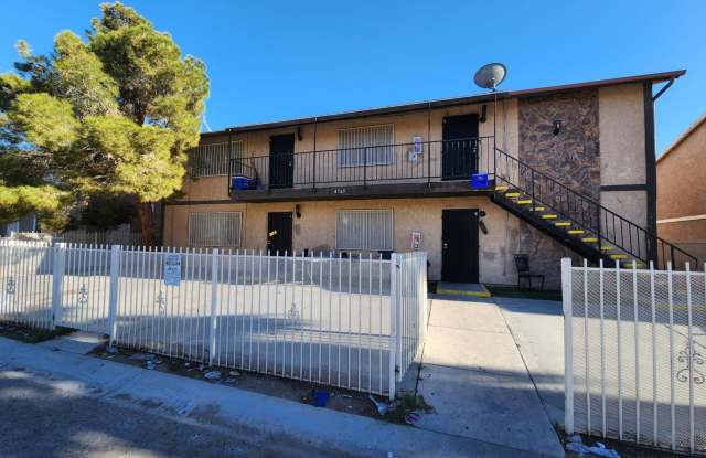 4765 Thunderbolt Ave Unit 2 photos photos