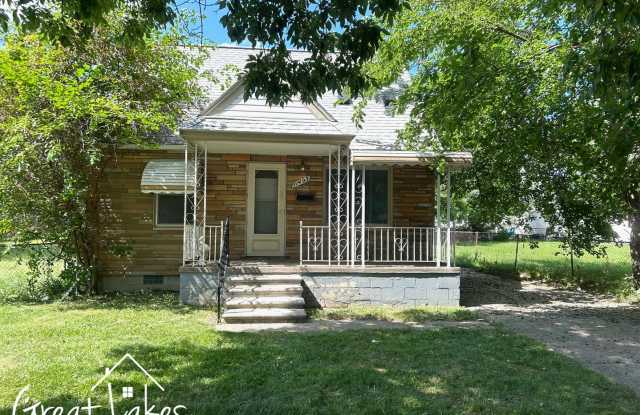 Lovely 3 bedroom / 1 bathroom house now available for rent! photos photos