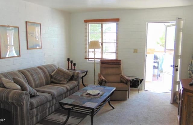 210 W Camino Manzana - 210 Camino Manzano, Green Valley, AZ 85614