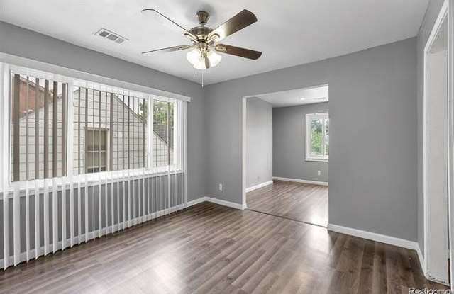 15852 Washburn Street Gallery 4