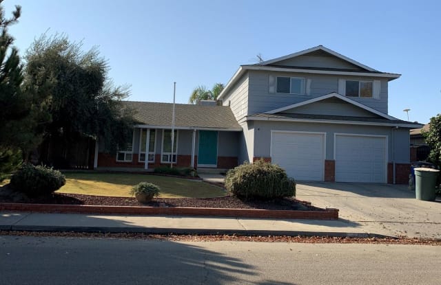 643 Tamarack Ln - 643 Tamarack Lane, Lemoore, CA 93245